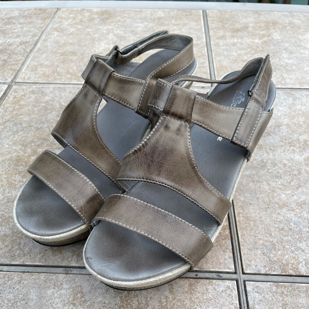 Antelope sandals size 40